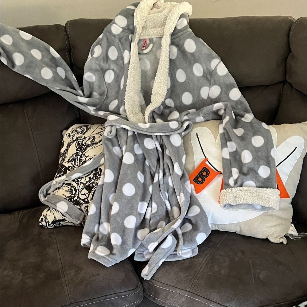 Rue21 Gray Polka Dot Robe larea l-xl